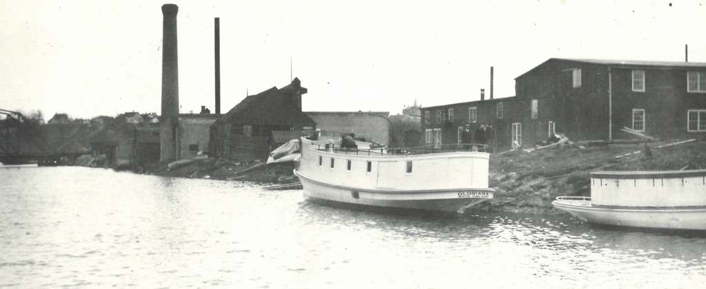 Image of GLORIANNA sitting in river outside Burger Boat Company