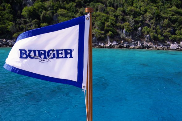 Image of Burger Burgee at front of Hull 495 Anne Marie