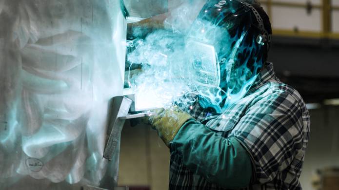 Man wearing mask melding